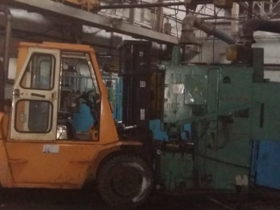 Такелаж просечного пресса весом 12 тонн на территорию улицы
