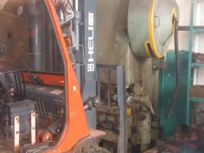 Вынос пресса весом 4.5 тонны из цеха с единственным проемом шириной 1.5 м .