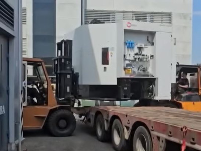 Вертикальный ленточно-пильный станок 5-осевой фрезерный обрабатывающий центр. Общий вес: 16 600 кг.