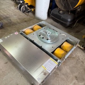 Компактная роботизированная механическая такелажная тележка на автономном электроприводе с дистанционным радио управлением для перемещения станков от 5 до 40 тонн   (аренда)